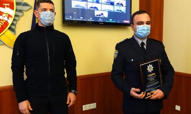 Полицейских поблагодарили за поимку преступника: Facebook Полиция Ивано-Франковской области