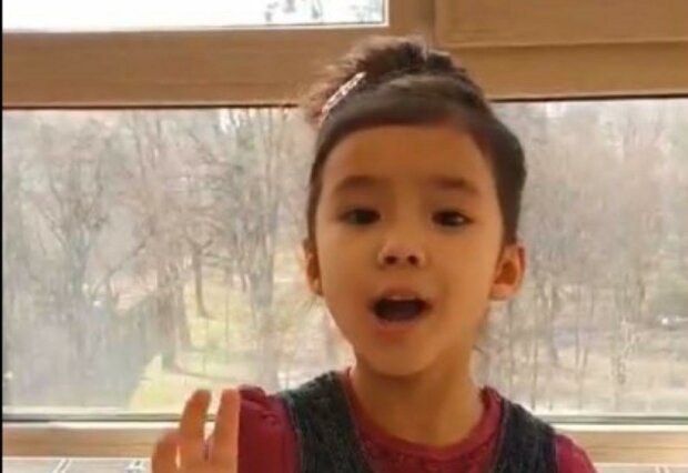 Викладач у 5 років - маленька Ніколь з Прикарпаття веде відеоуроки з китайської мови