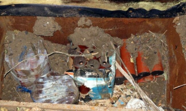 Возле Марьинки нашли тайник со взрывчаткой (фото)