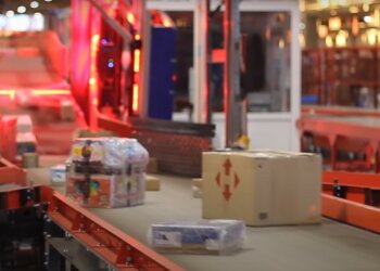 посылка Новой почты, скриншот из видео