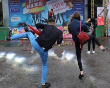 Ось це штирить: дикі танці луганської "молоді" порвали мережу