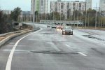 Поки влада латає дороги: у Києві хлібовоз пішов під асфальт
