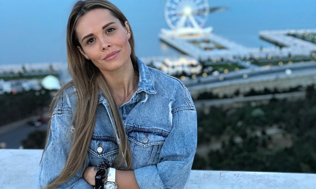 Мокра зірка серіалу "Кухня" показала свої гіпнотичні форми