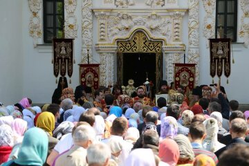 Церква, віряни - фото з Фейсбук-сторінки "Києво-Печерська Лавра"