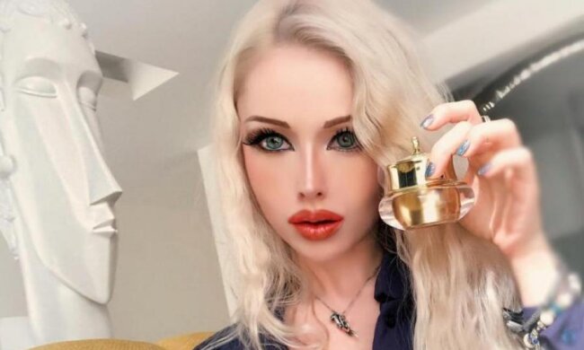 Гола Одеська Барбі намазалась "жижею" власного виробництва: пікантне фото
