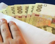 Оператора оновленого центру МВС "упіймали" на хабарництві