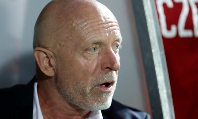 Главный соперник сборной Украины отправил тренера в отставку