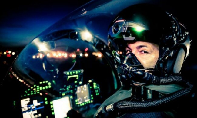 Британці  випробовують новітній шолом для пілотів винищувачів (відео)