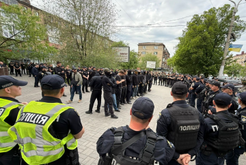 ТЦК у Запоріжжі допомогли "захопити" офіс рейдерам / фото: Нацполіція