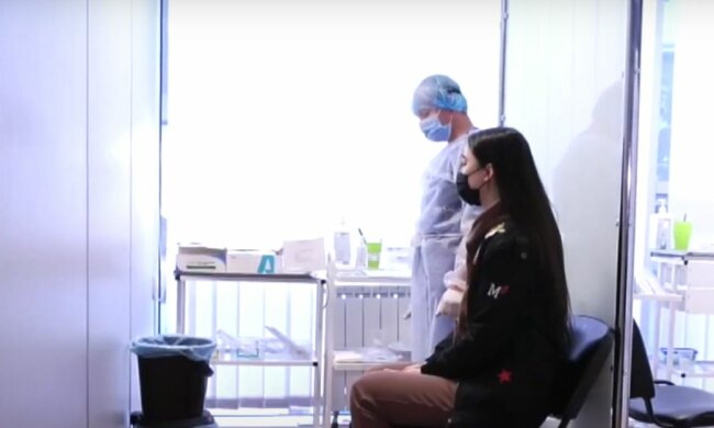 Тест на covid-19 в "Борисполі", скріншот: YouTube