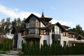 "Кілька бюджетів України витратили на вілли з басейнами для Ляшка, Насалика і Гройсмана", - блогер розкрив українцям страшну правду