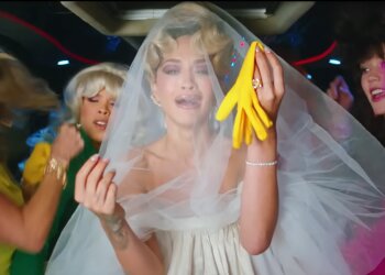 Ріта Ора, кадр з кліпу на пісню "You Only Love Me"