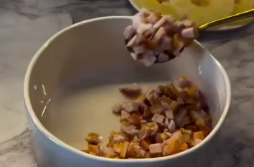 Гавайський салат, кадр з відео