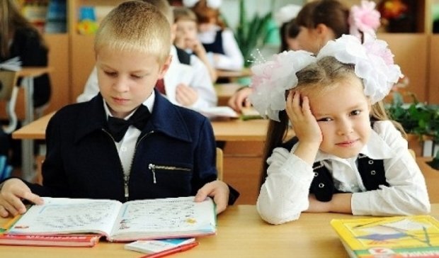 Порошенко подписал закон о бесплатных учебниках для школьников