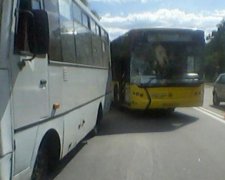 В Киеве столкнулись автобус, маршрутка и грузовой автомобиль (фото)