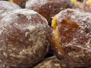 Пампушки, або пончики з кремом: фото скрін рецепту