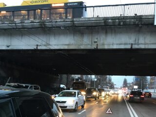 У Києві руйнується Дегтярівський шляхопровід, фото: ТСН