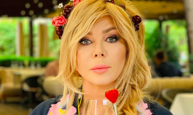 "Ух, як гаряче": Білик в новому відвертому кліпі запалила з голими красунчиками