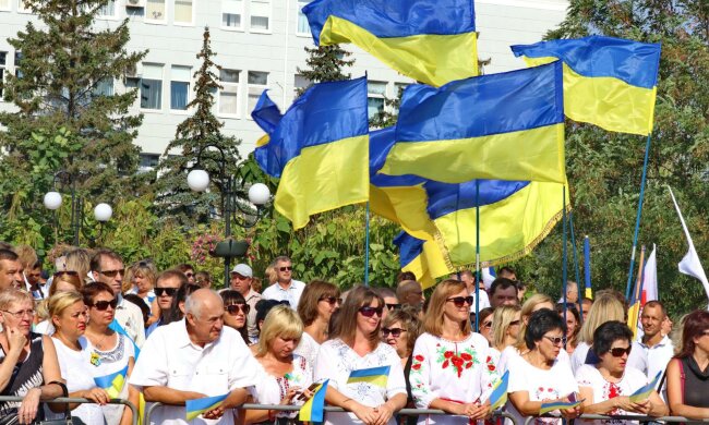 Головне за ніч: День незалежності України, ДТП з тещею Притули, подарунок від Зеленського і бум "євроблях"