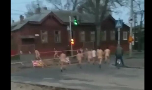 голий натовп у Чернігові, скріншот з відео
