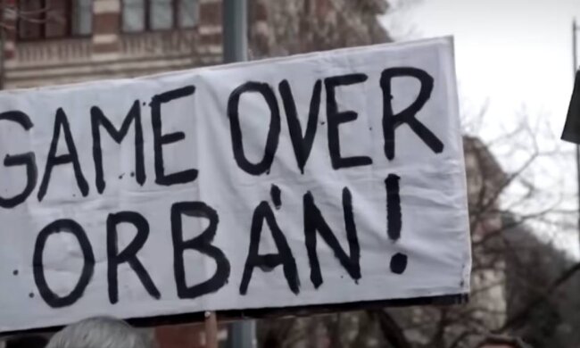Мітинг проти Орбана, скріншот: YouTube