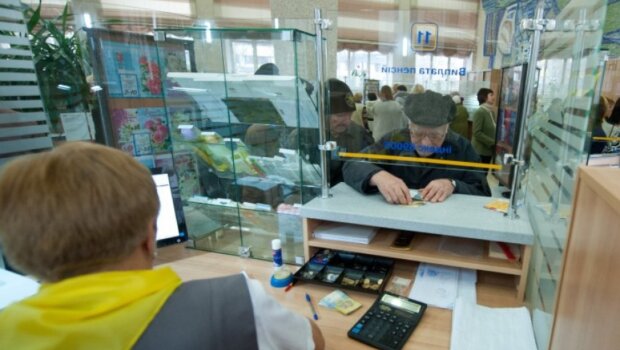 Украинцы задолжали коммунальщикам 50 млрд: могут ли у неплательщиков отнять квартиры