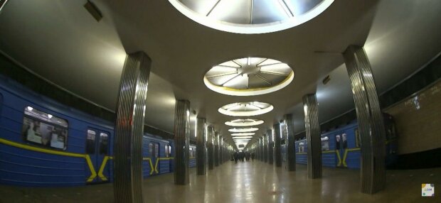 В Киеве неадекват с ножом всполошил метро - угрожал сам себе и скрылся в тоннеле