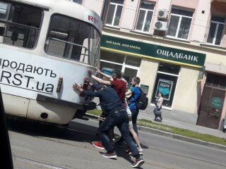 Сломался трамвай, фото из телеграмм