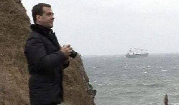 Япония требует отменить визит Медведева на Курилы