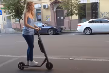 Самокат, ілюстративне фото, скрін відео