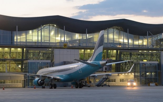 Аэропорт "Киев" открыл терминал для пассажиров внутренних рейсов