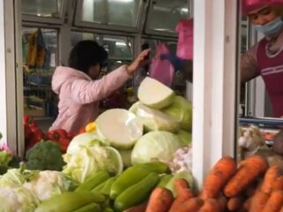 Овощи на рынке, кадр из видео, изображение иллюстративное: YouTube