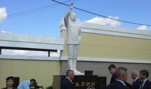 В России поставили памятник Сталину (фото)