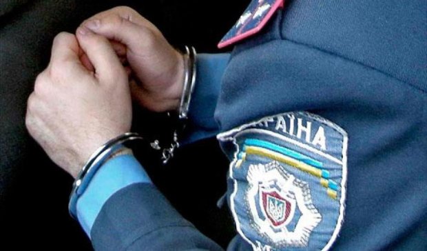 Киевские милиционеры пытались подбросить подросткам наркотики