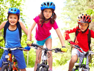 Діти на велосипеді. Фото з відкритих джерел