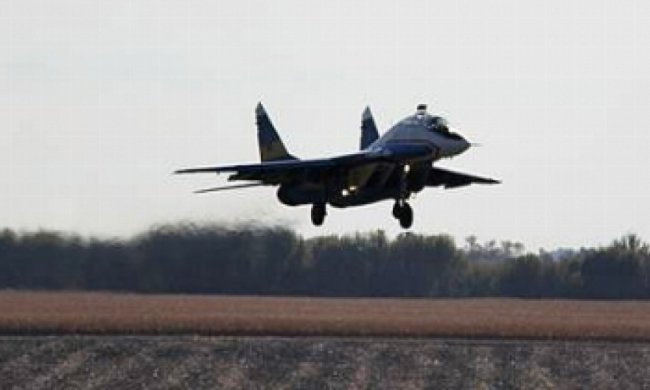 Летчики потренировались садиться на трассу Киев-Одесса (фото)