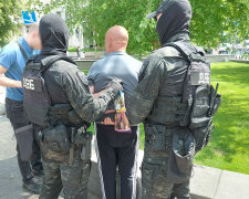 зловмисник обіцяв звільнити чоловіка з в'язниці