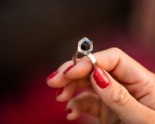 Китайський смог перетворять у прикраси