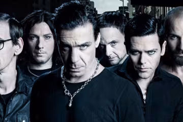"Зарплату, как у депутатов и путч с Rammstein": украинцы обратились с "петицией" к Зеленскому