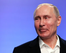 Путін знову розцілував школяра: вже не приховує