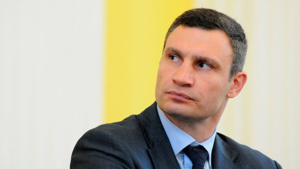 Кличко и его заместителям требуют запретить выезд из страны: "Чиновники должны переезжать в Лукьяновское СИЗО"