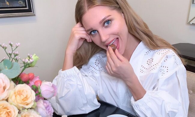Кристина Асмус обнажила самую женственную часть тела