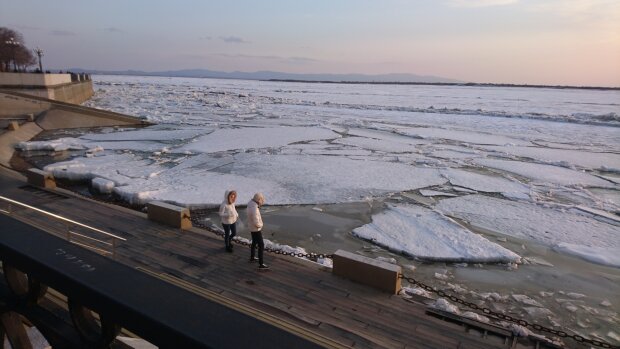 Глыбы льда в Хабаровске, фото: МЧС России