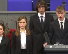 Оправдывал нацистов! Российские СМИ снова затравили школьника