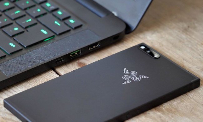 Razer Phone 2: на прилавки увірвався найпотужніший ігровий смартфон