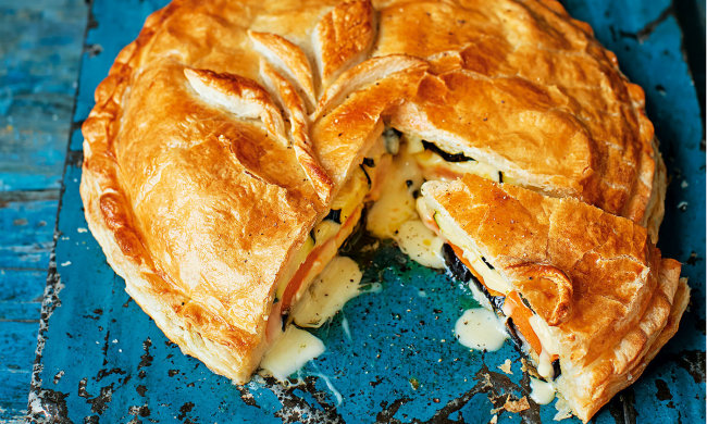 Новий рік 2019: рецепт насиченого пирога з сиром камамбер