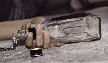 Копи накрили продавця паленої горілки на Донеччині