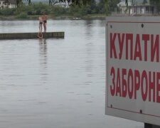 Франківчани наплювали на вказівки Марцінківа і окупували міське озеро: табличка — не заборона