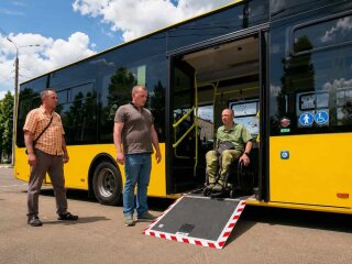 Водители общественного транспорта на тренинге по безбарьерности