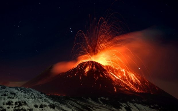 Впечатляющее извержение вулкана сняли с беспилотника